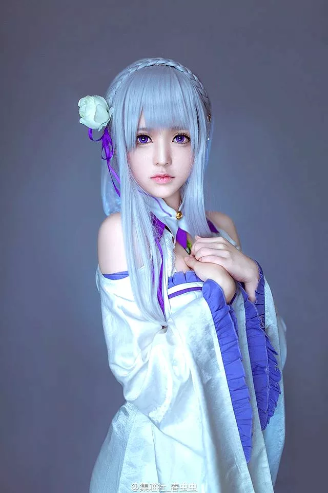 Emilia Cosplay