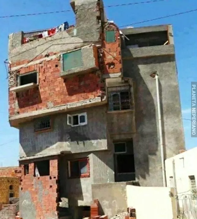 Cuando quedan 2 horas para entregar el trabajo de arquitectura y no tenias nada hecho.