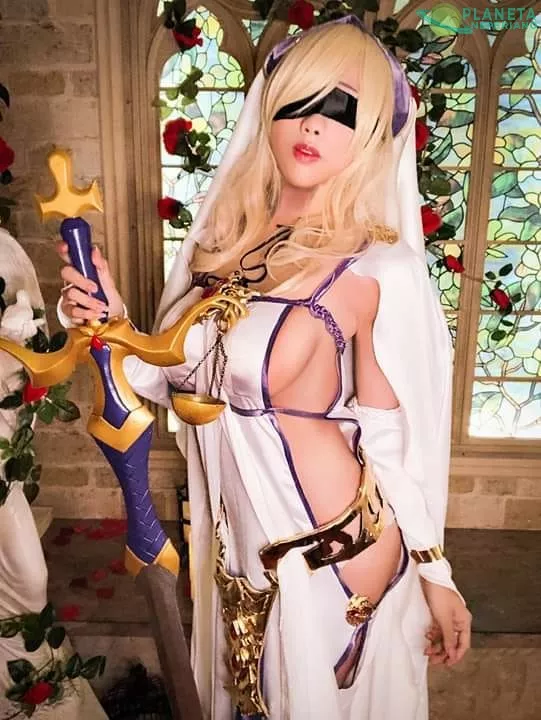 Sword Maiden Cosplay